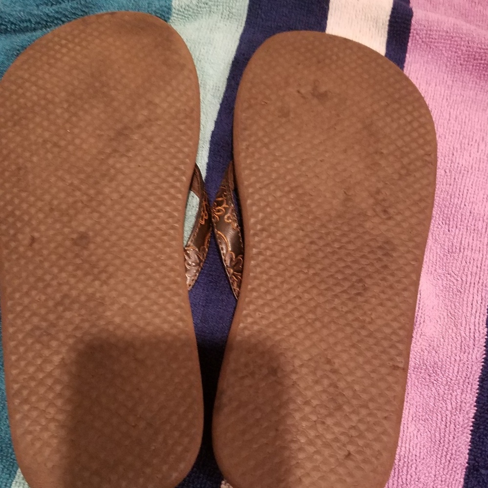 Report flip flops - Picture 2 of 3